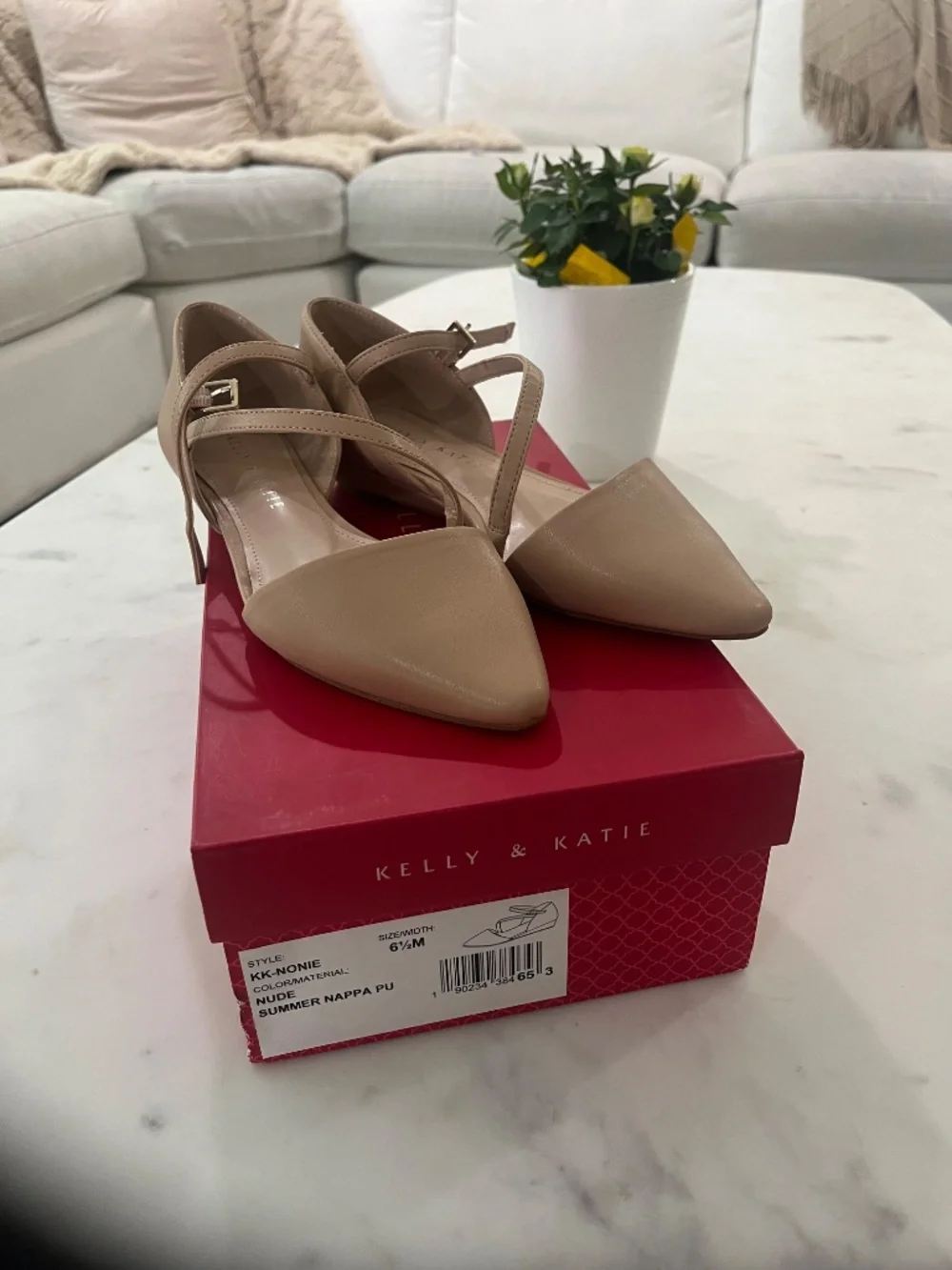 NWT Kelly & Katie gorgeous nude strap shoes